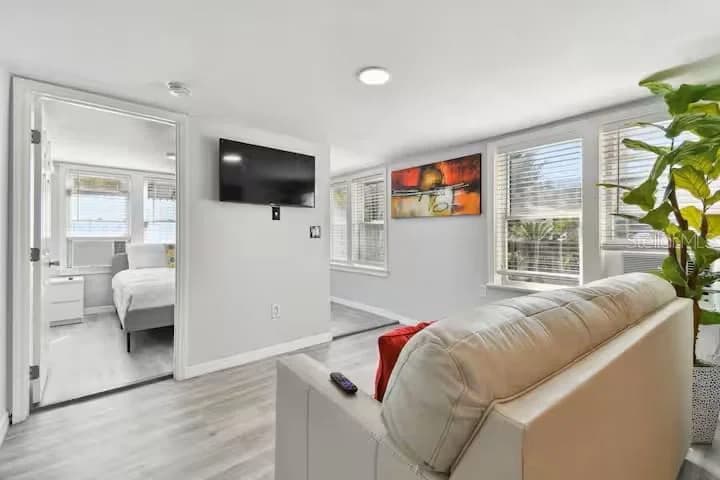 1501 WOODWARD Street #1/2 4