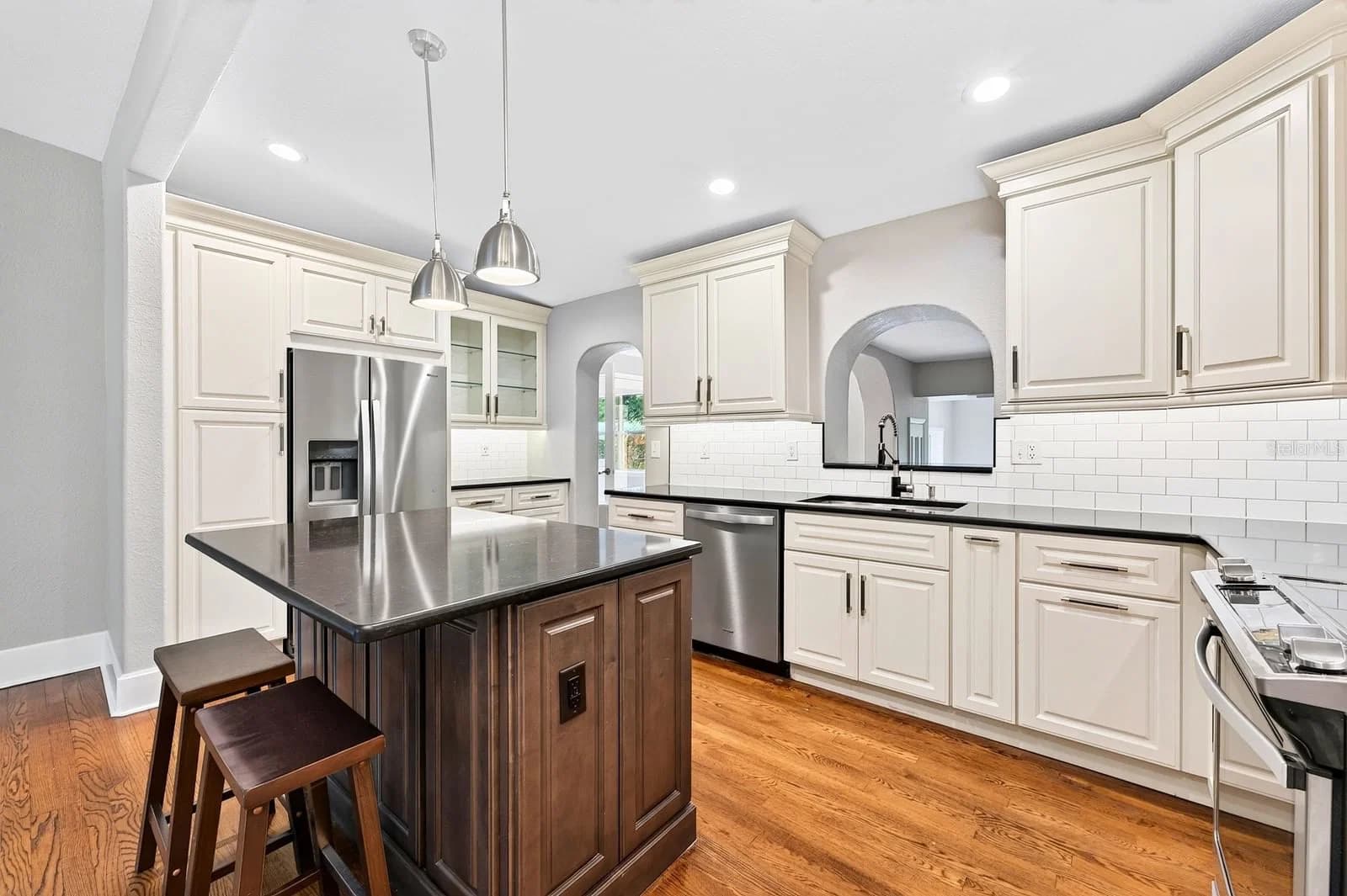 1212 ELMWOOD Street 5