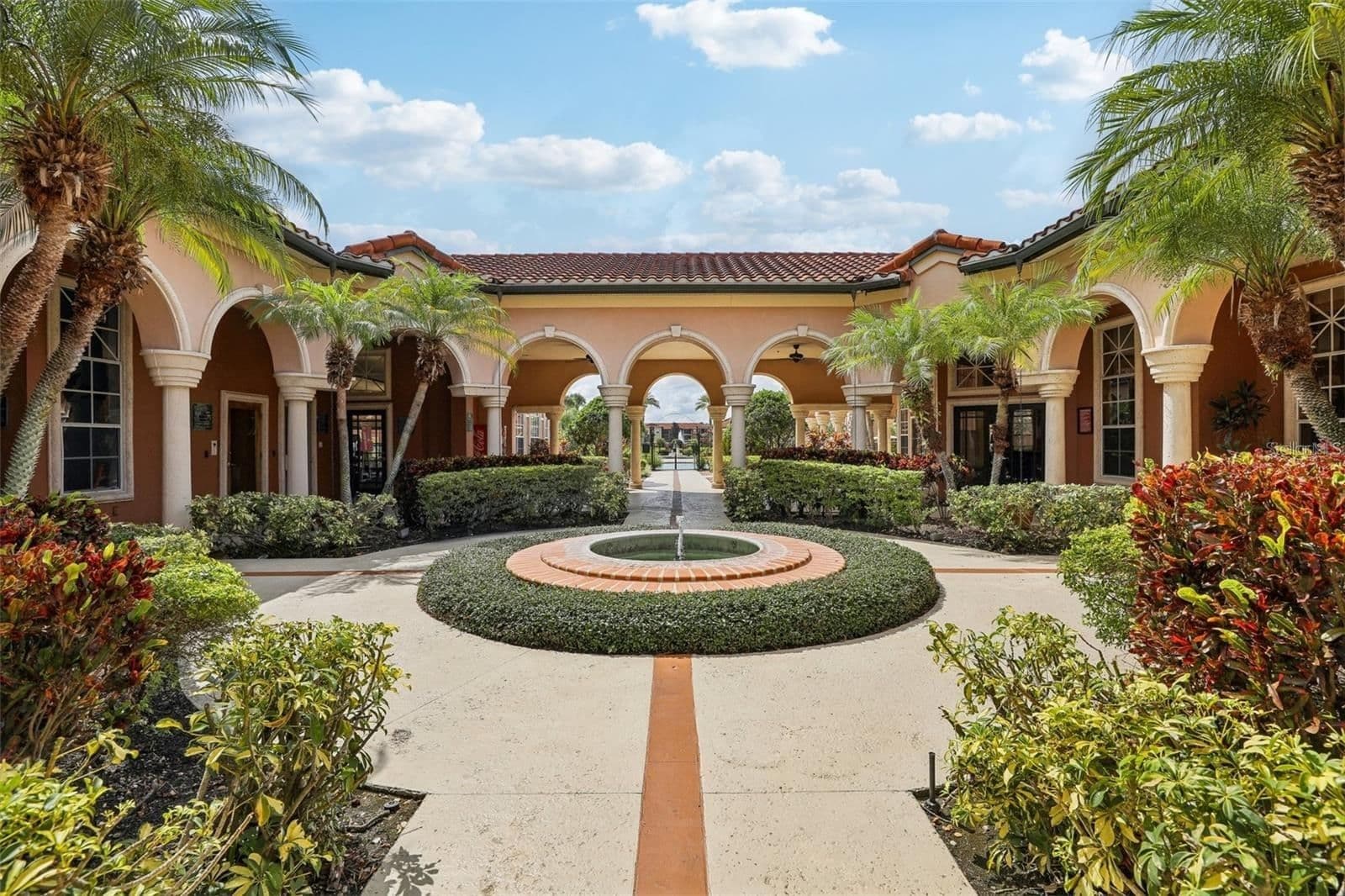 5536 METROWEST Boulevard #8-311 4