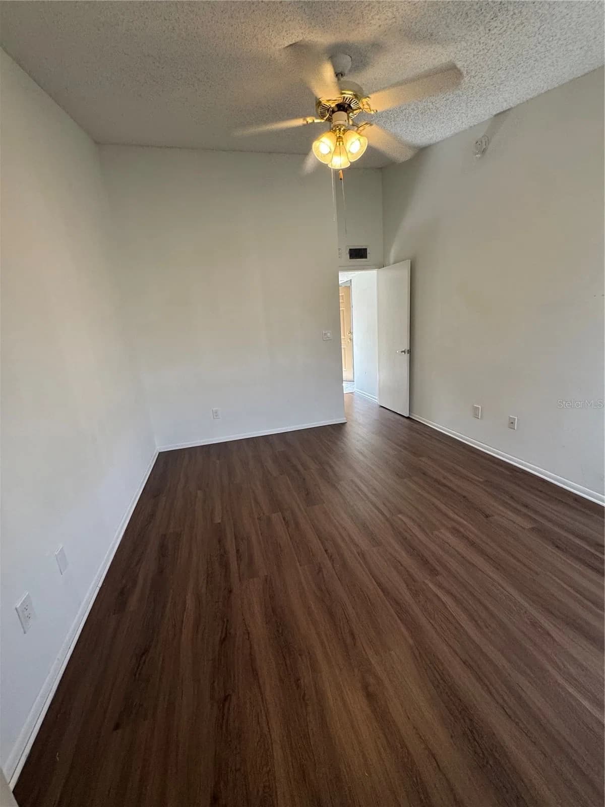 1908 LAKE ATRIUMS Circle #24 5
