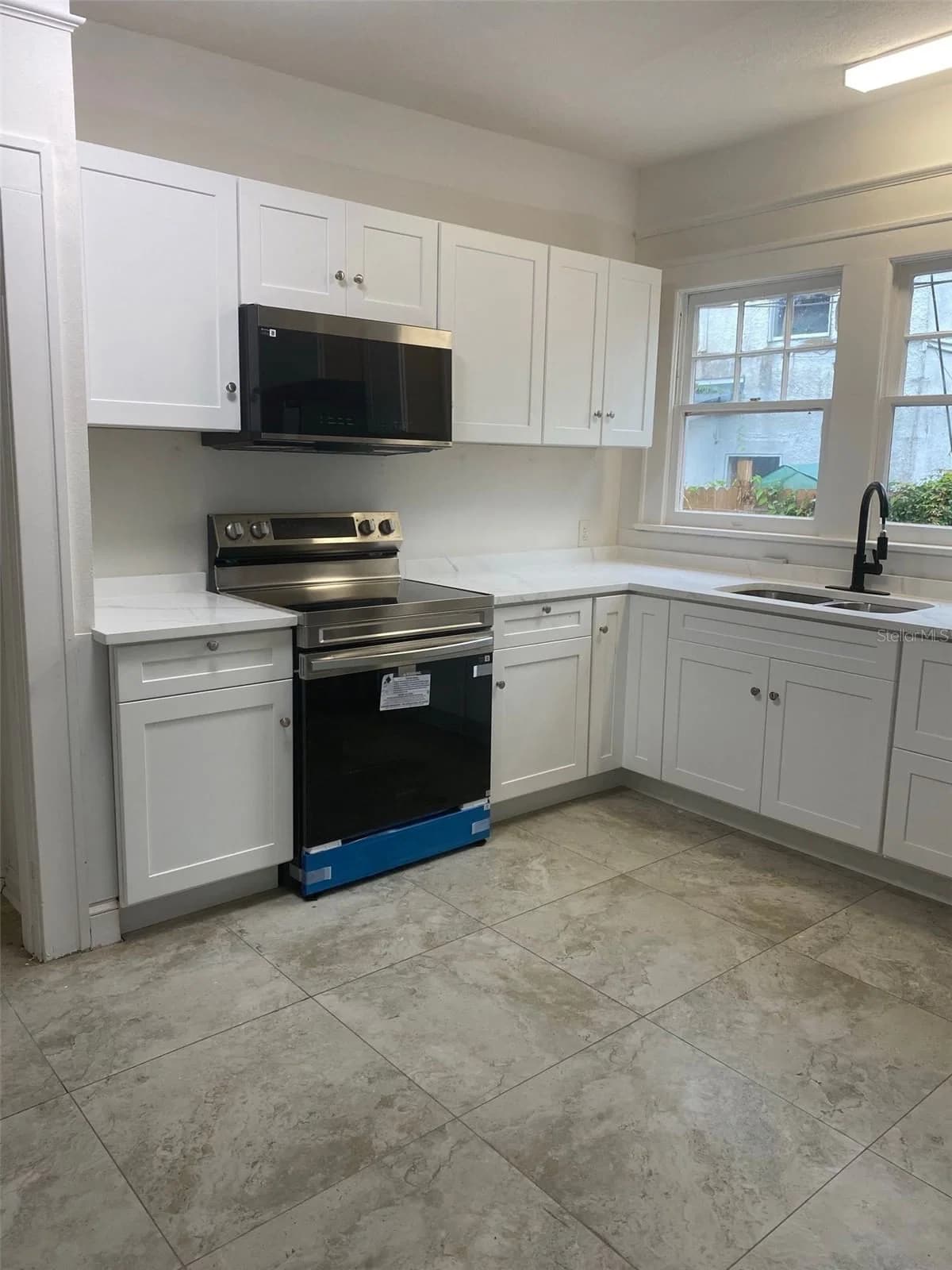 606 LAKE DOT Circle #D, Orlando, FL 32801 3