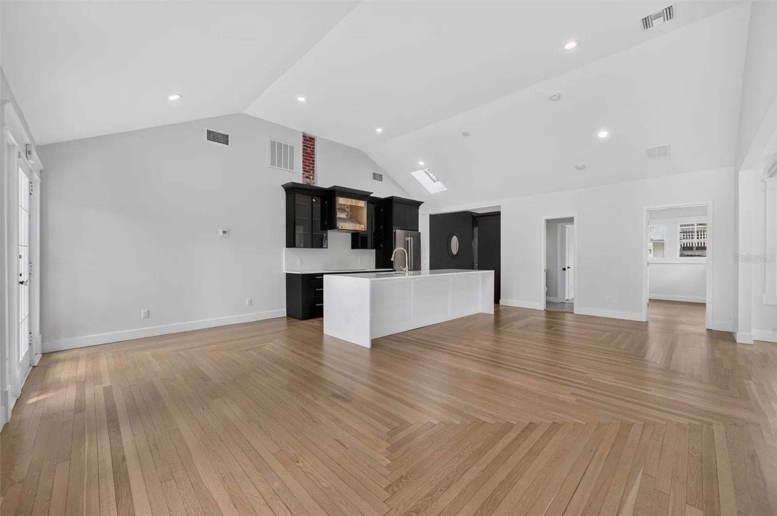 323 AMELIA Street 5
