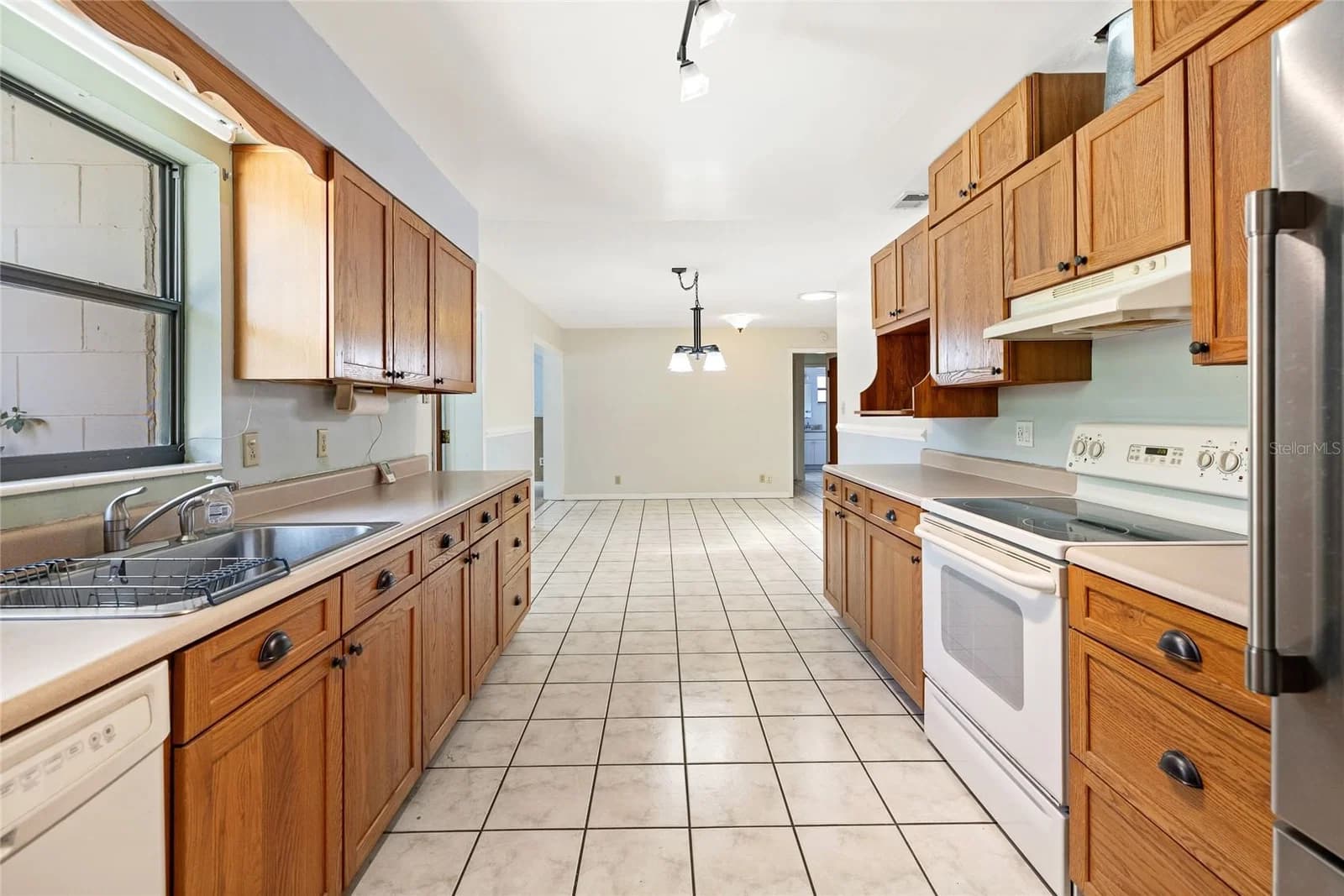 6035 MARY LYNN Court 4