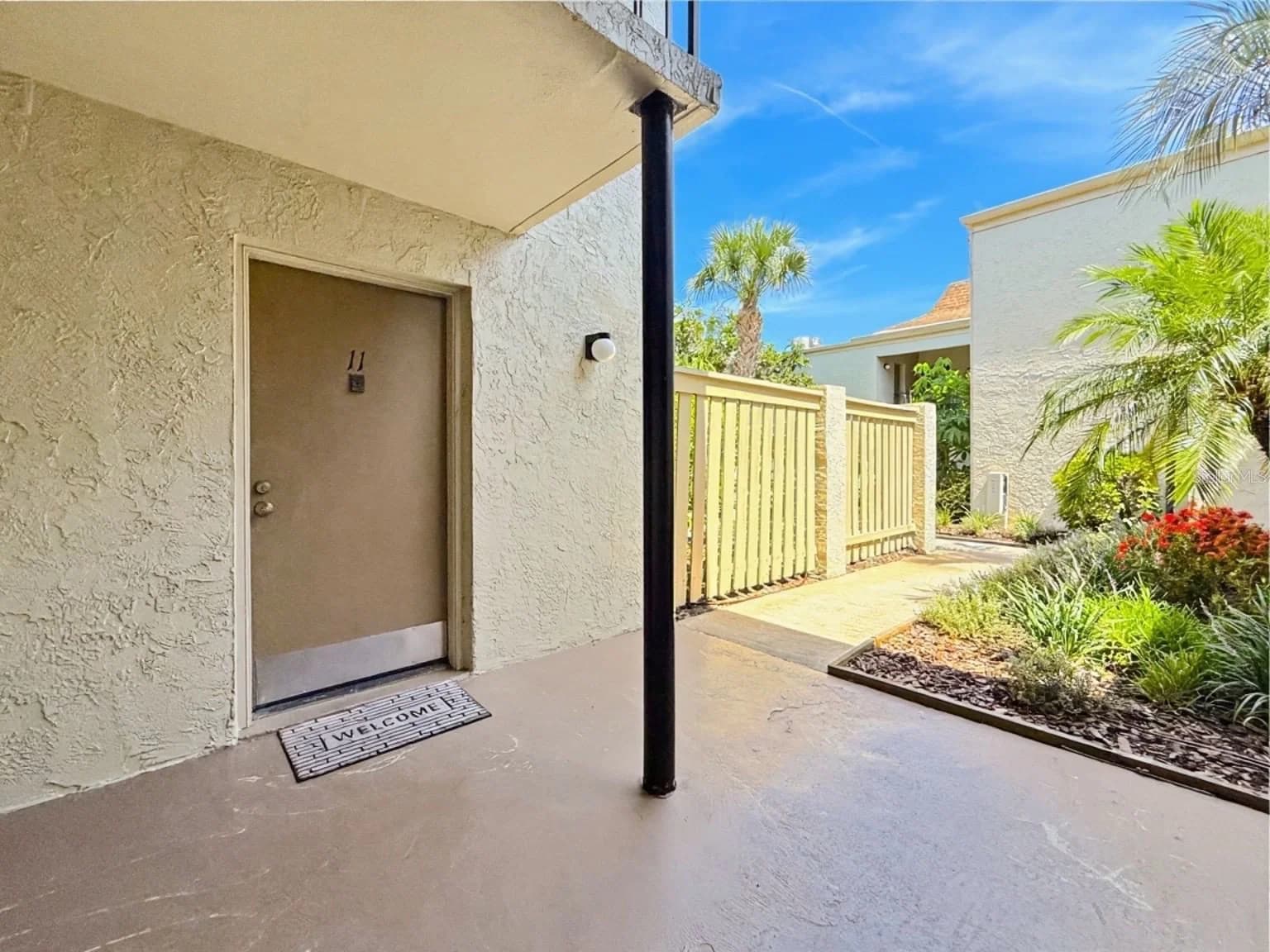 3284 SEMORAN Boulevard #11 4