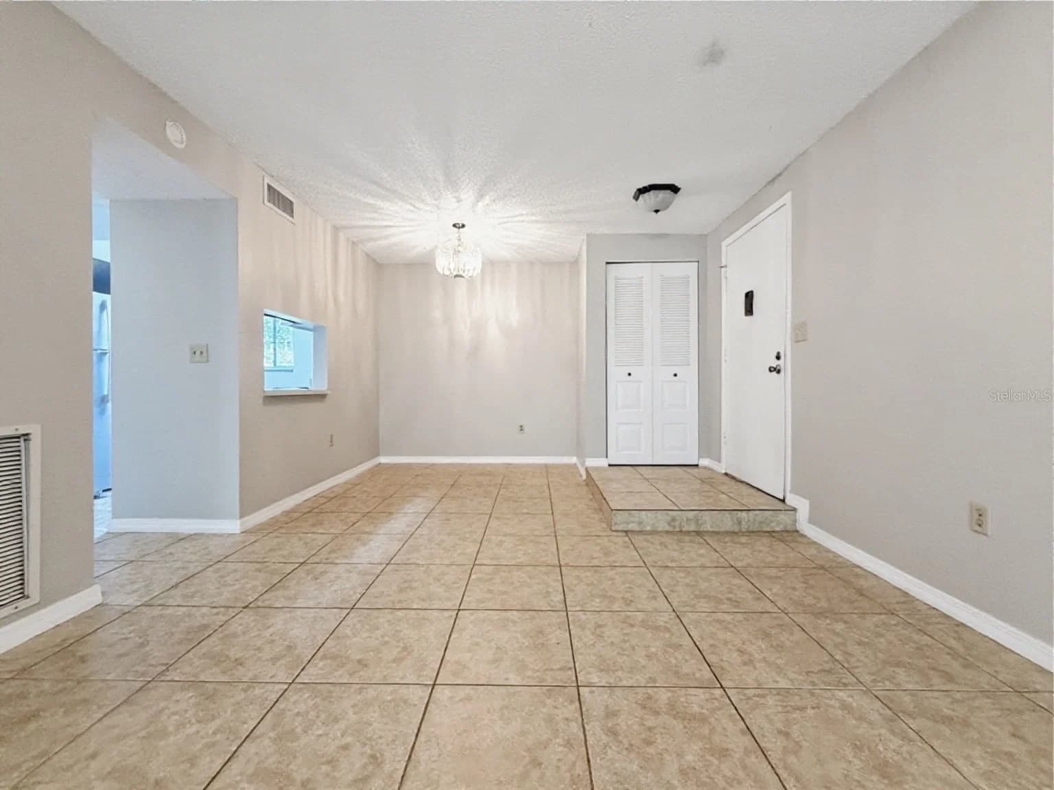 3284 SEMORAN Boulevard #11 5