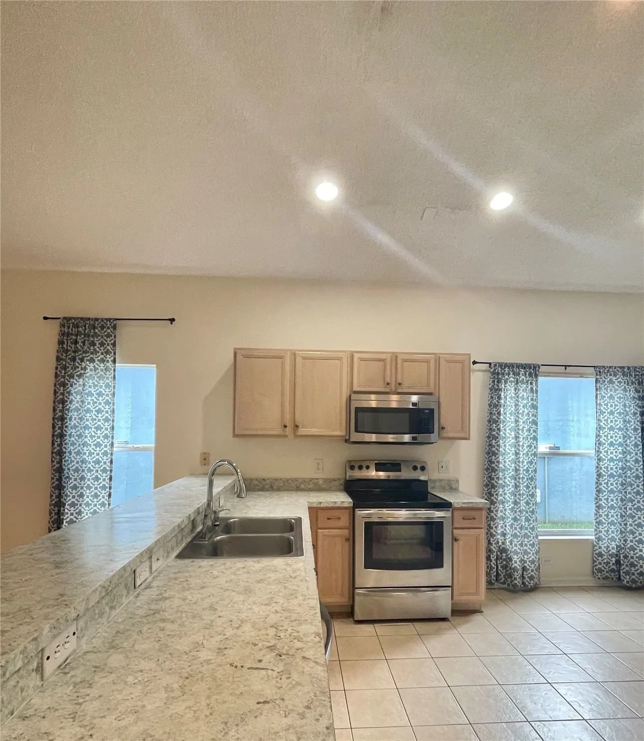 521 LEXINGDALE DR, Orlando, FL 32828 3