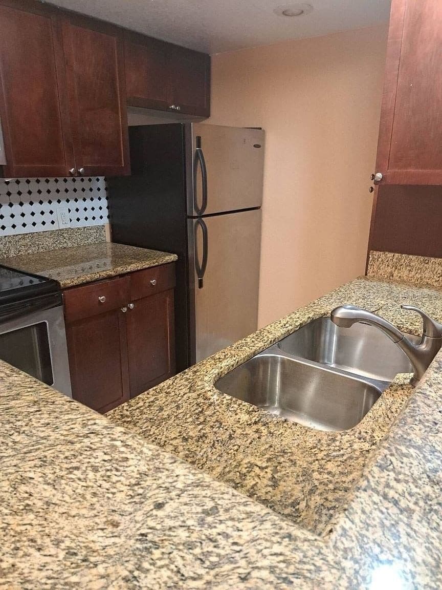 5160 CONROY Road #1435, Orlando, FL 32811 2