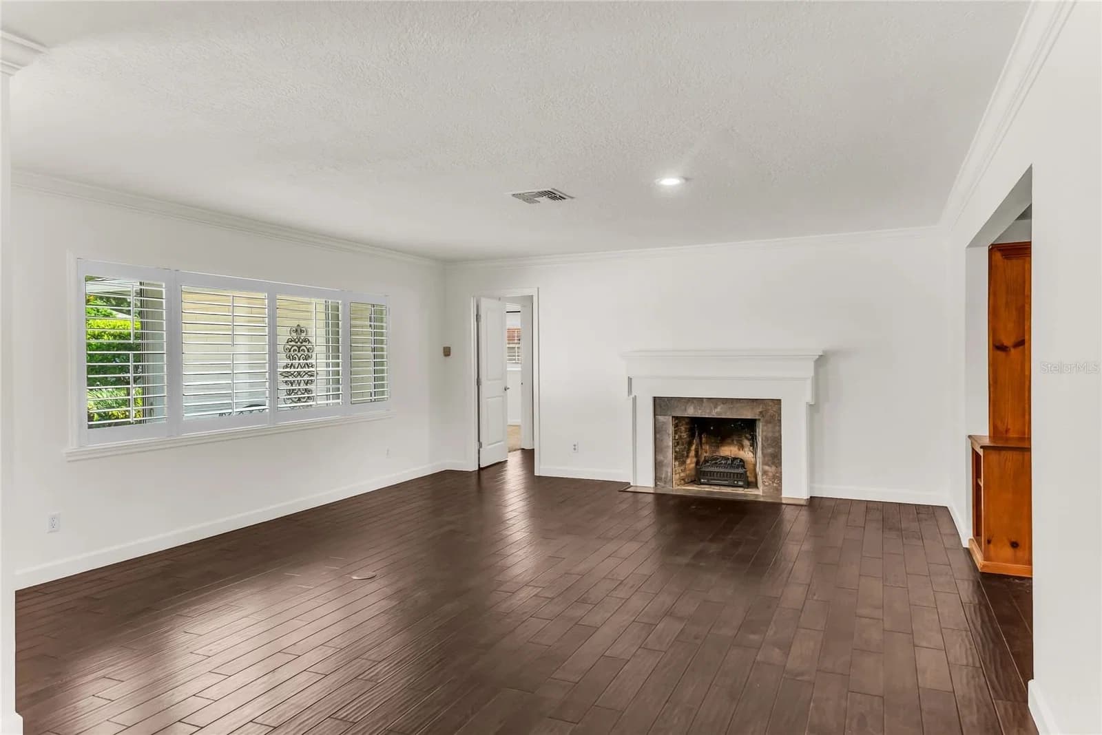 14 HOPKINS Circle 4
