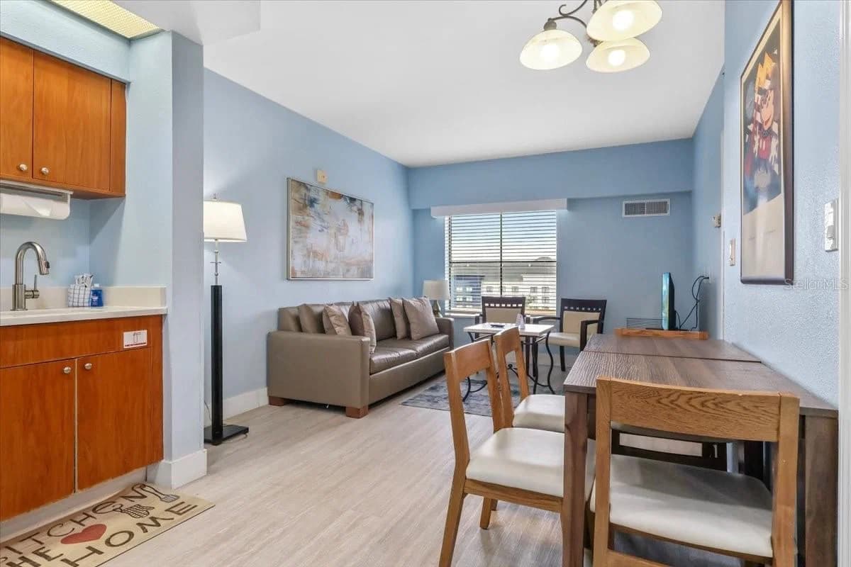 7601 CANADA Avenue #611, Orlando, FL 32819 2