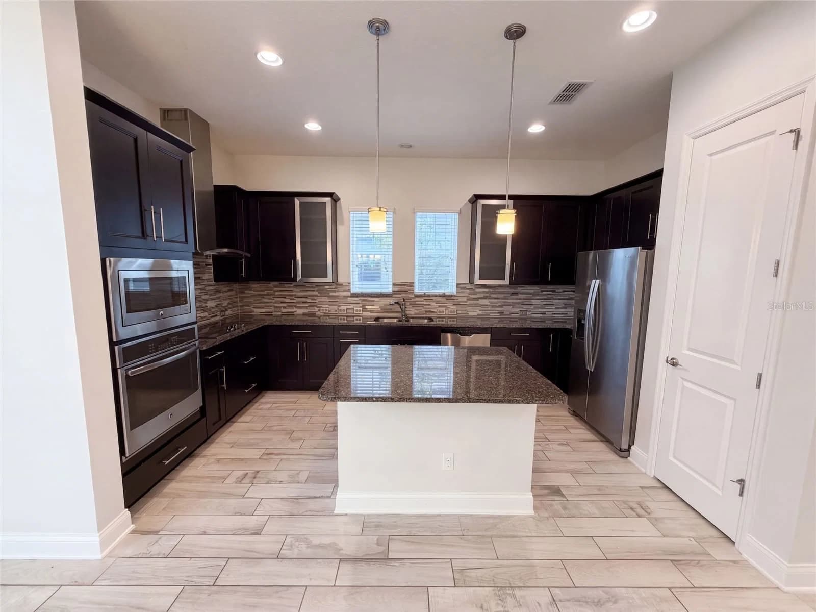 7797 LAUREATE Boulevard, Orlando, FL 32827 2