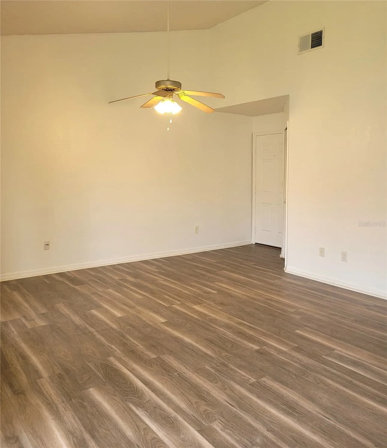 4807 BRIGHTON Terrace #F-202, Orlando, FL 32811 3