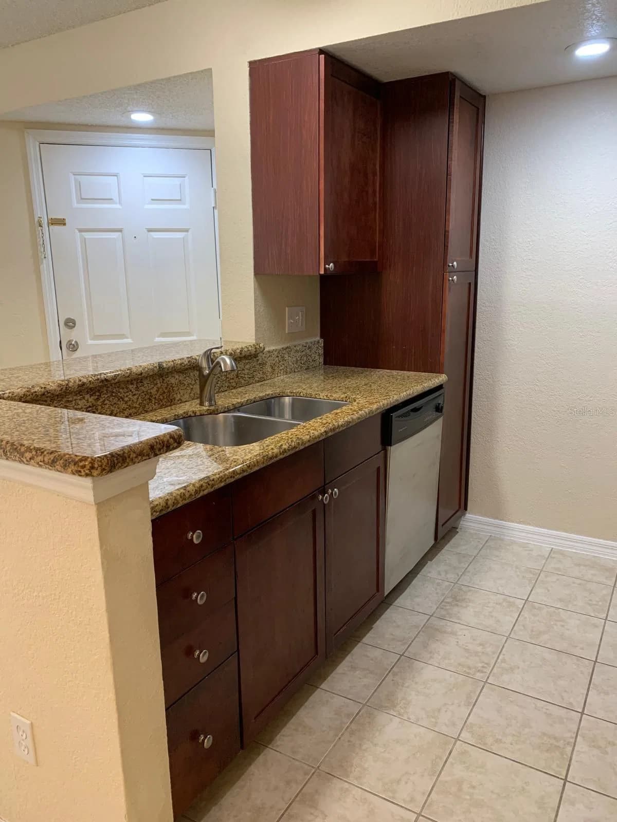 5112 CONROY Road #14, Orlando, FL 32811 3