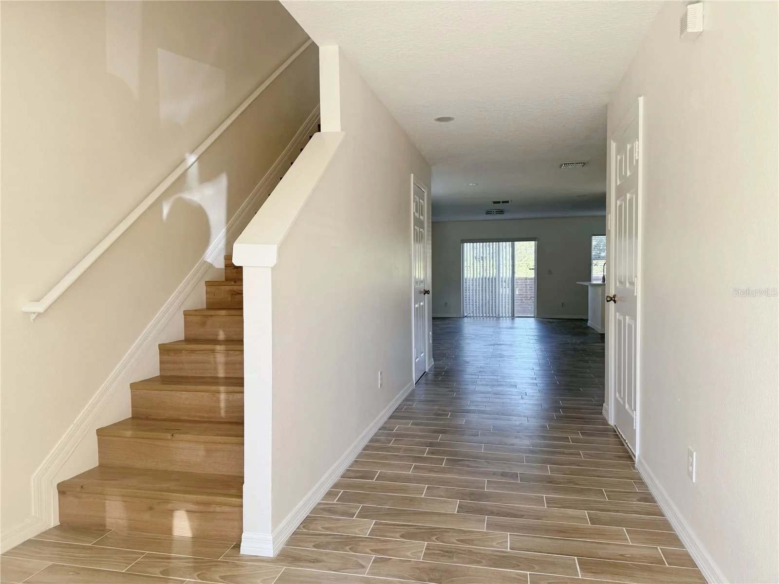 760 CRESTING OAK Circle, Orlando, FL 32824 2