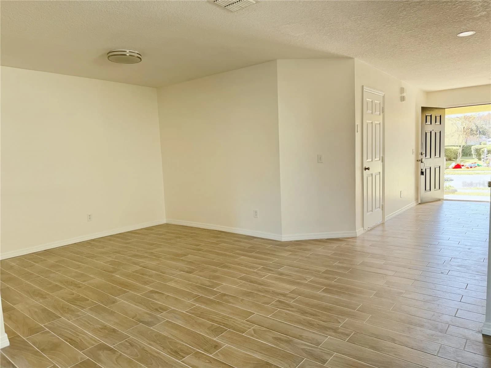 760 CRESTING OAK Circle, Orlando, FL 32824 3