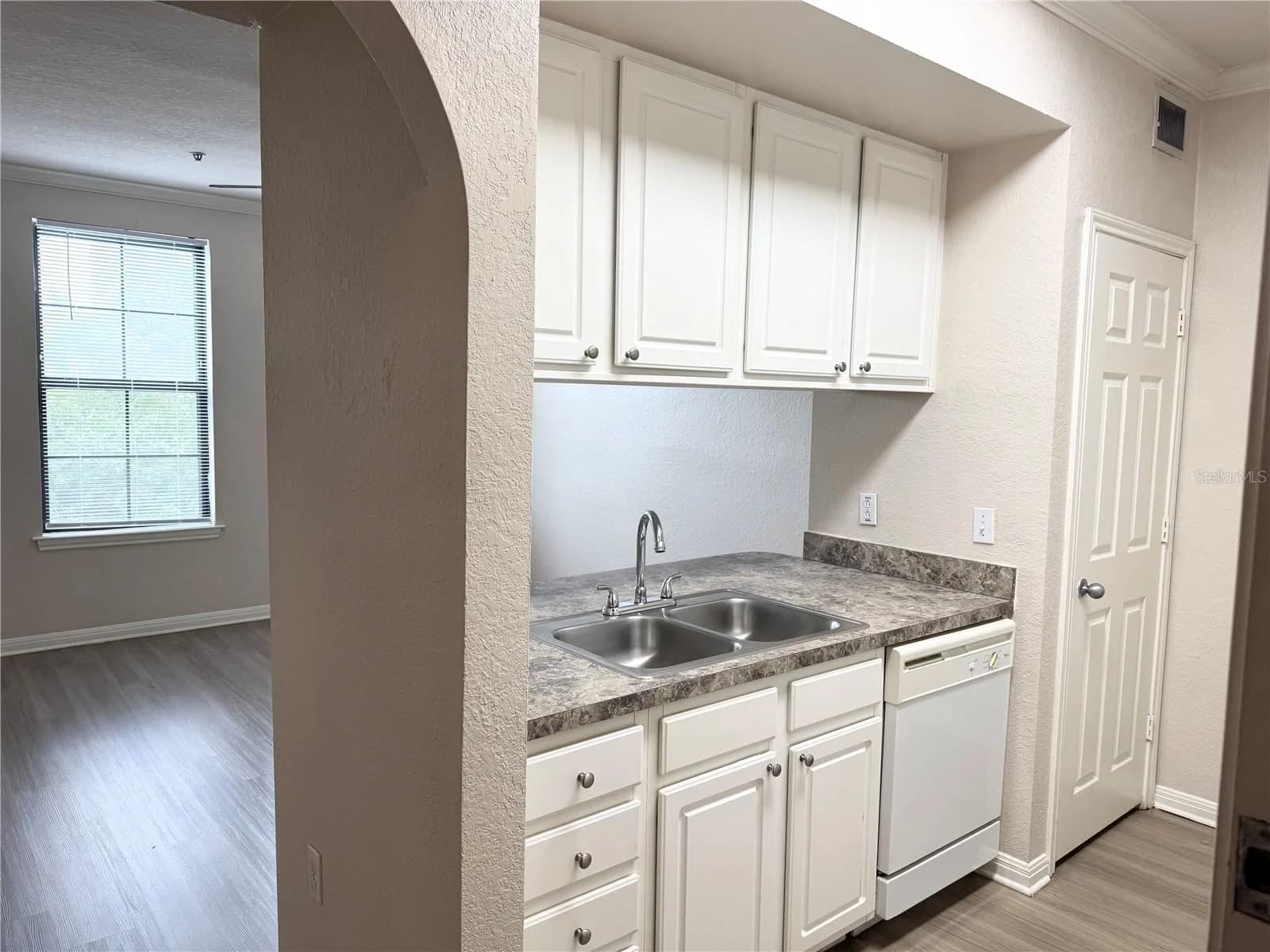 911 ORANGE Avenue #445 4