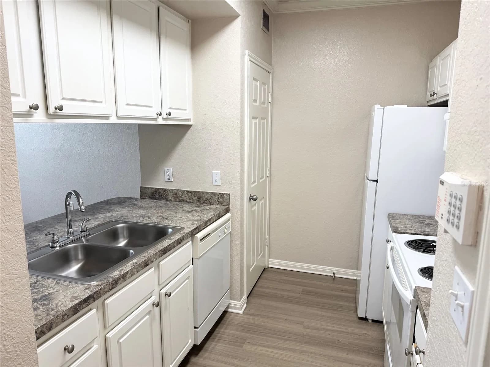 911 ORANGE Avenue #445 5