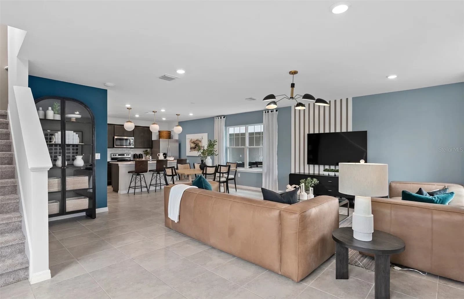 1024 LEMONGRASS ALLEY 4