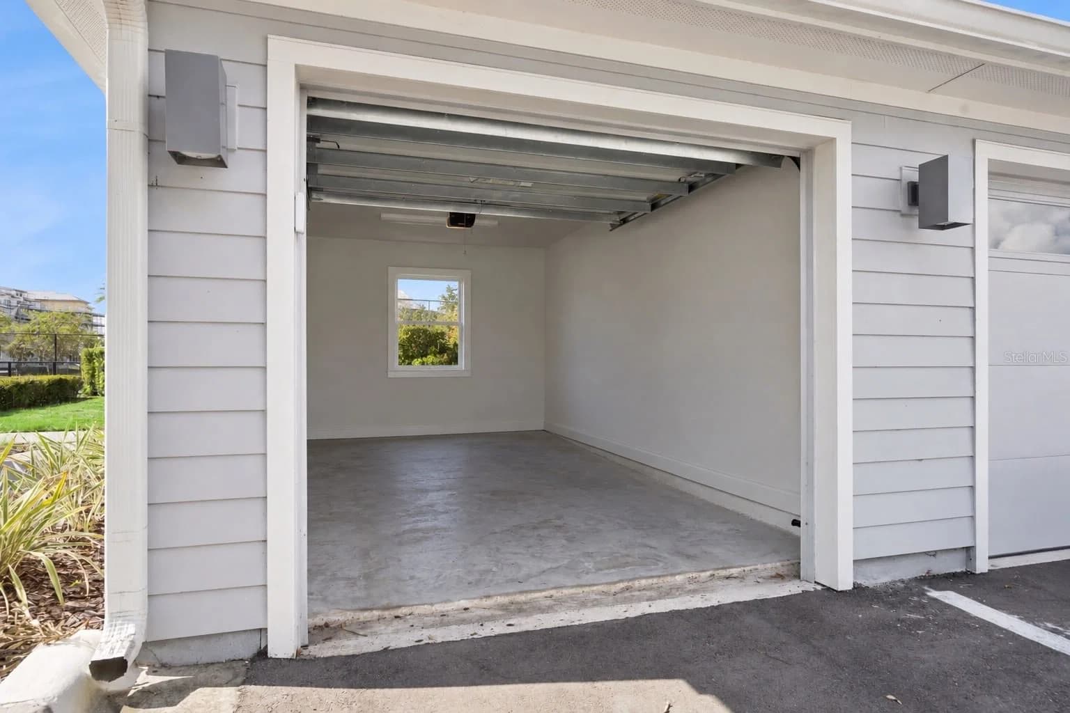 7545 LAUREATE Boulevard #7201 4