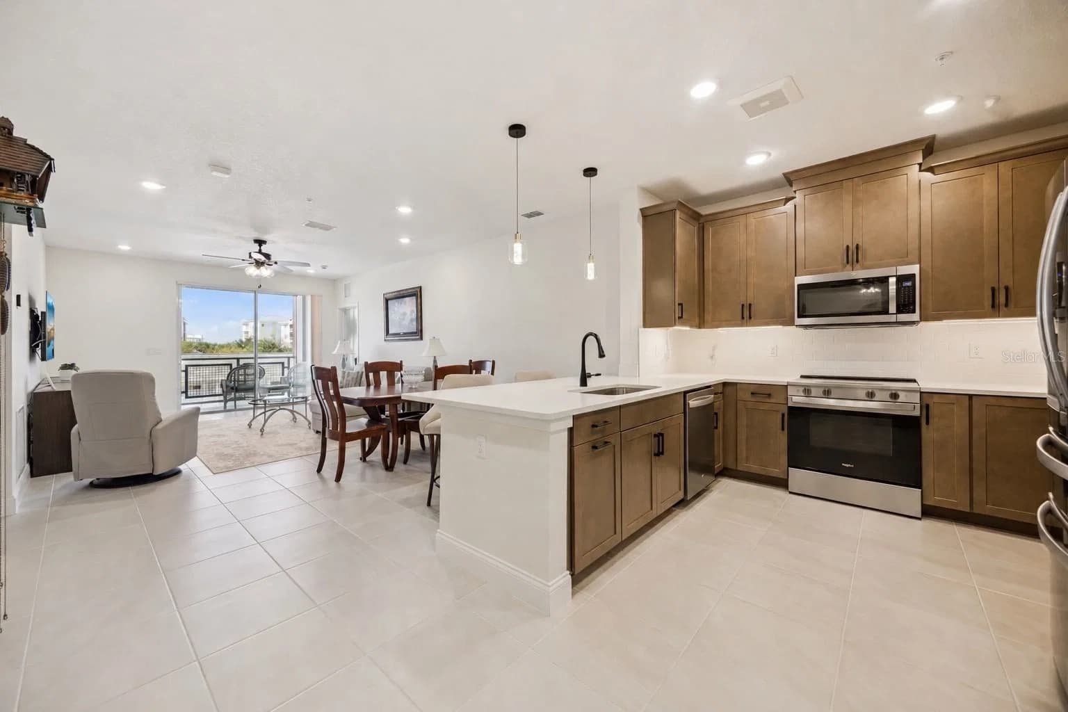 7545 LAUREATE Boulevard #7201 5