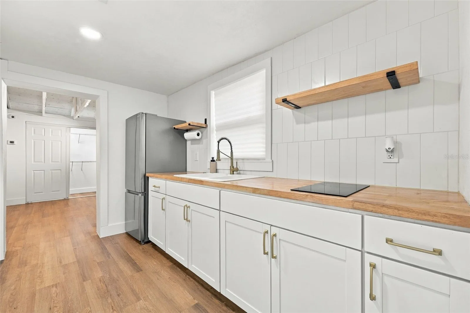 1711 WHITE Avenue #B2 4