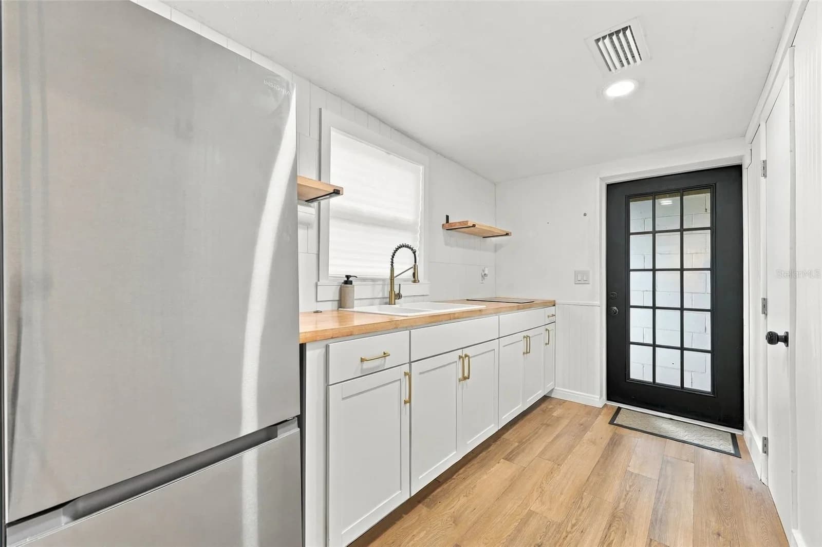 1711 WHITE Avenue #B2 5