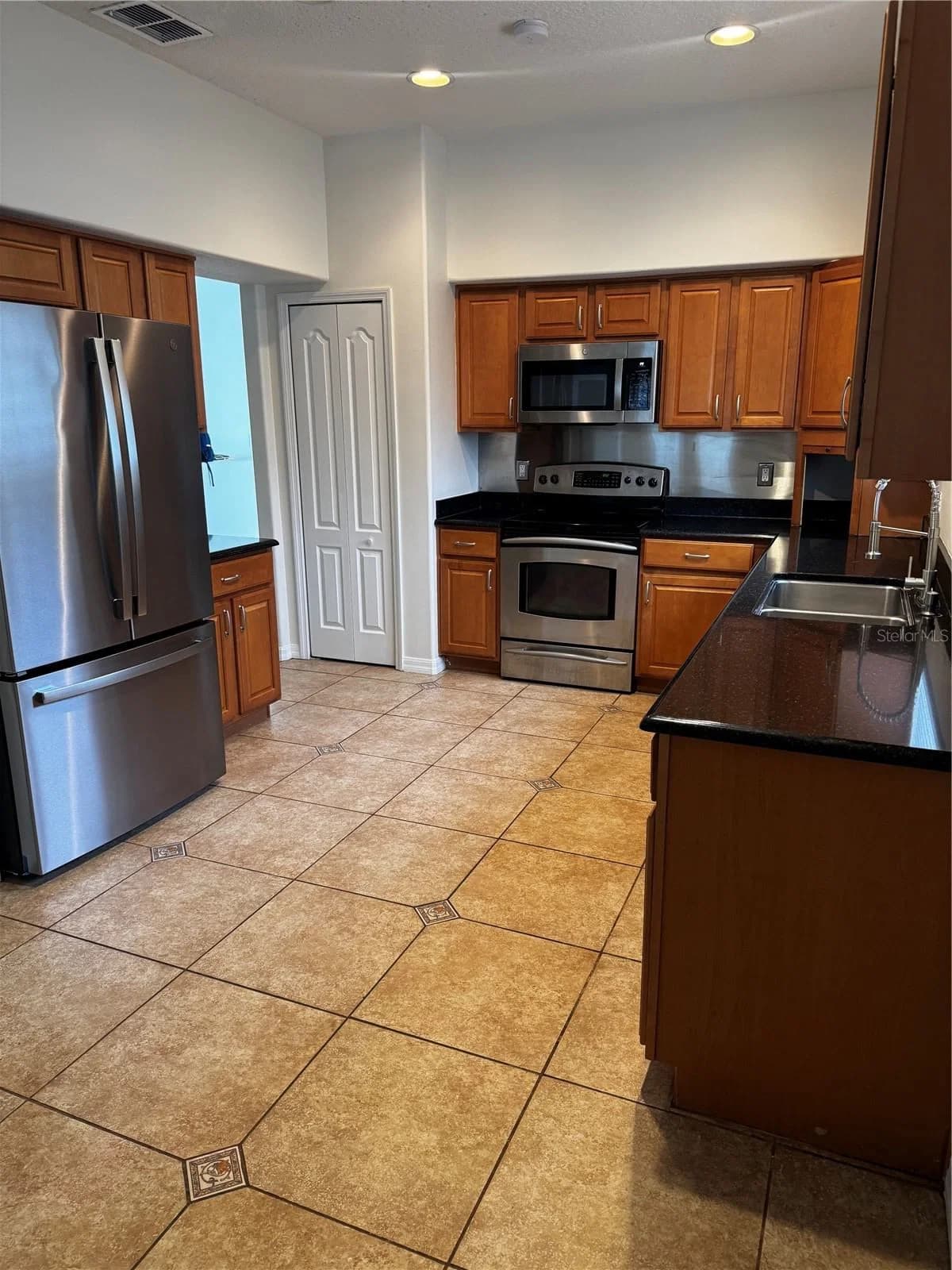 2742 DOVER GLEN Circle, Orlando, FL 32828 2