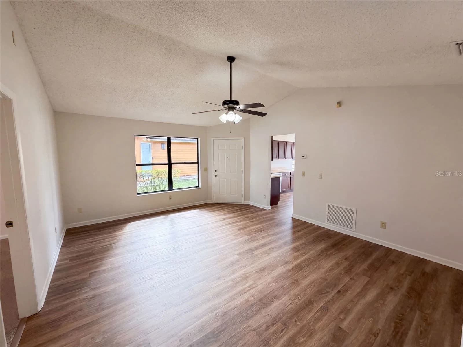 10033 CREEKWATER Boulevard, Orlando, FL 32825 3