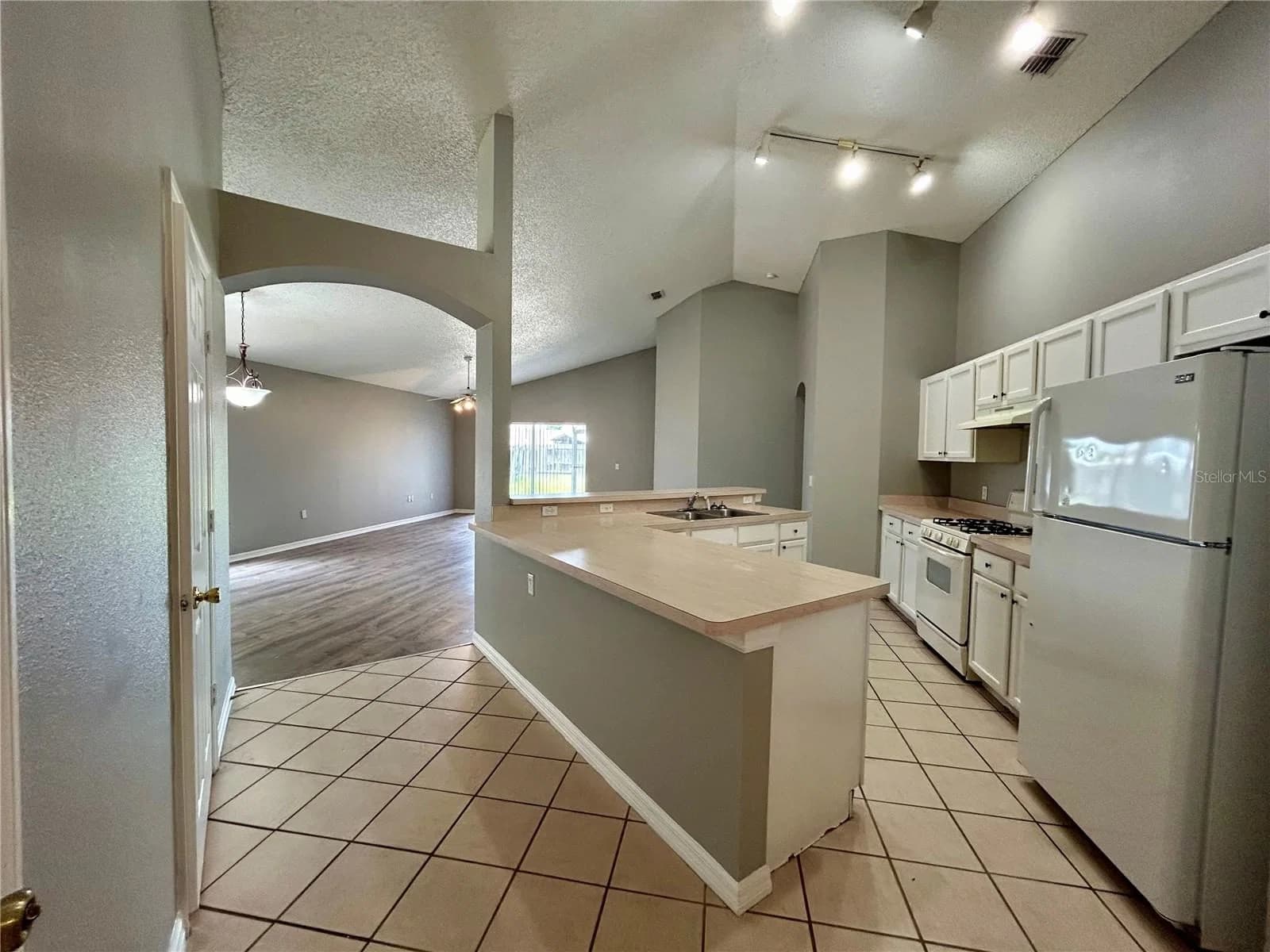 138 SIR PHILLIPS Drive 4