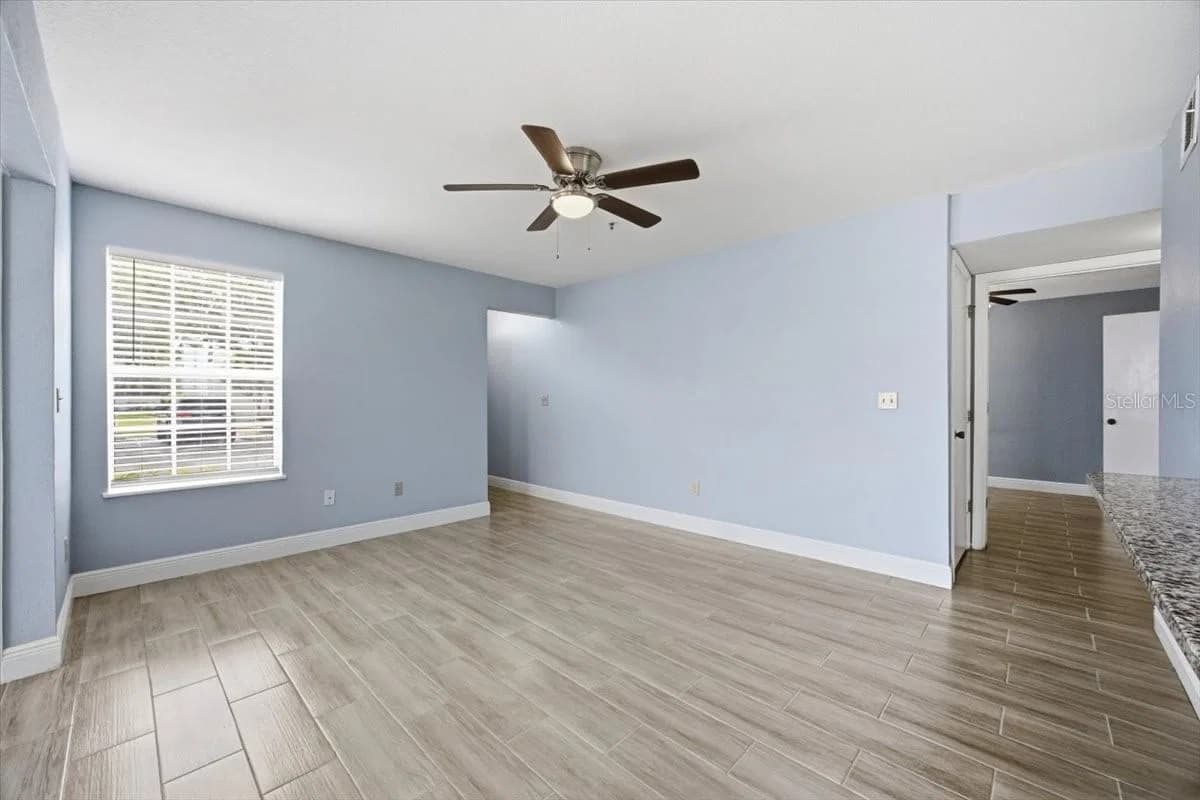 1612 COLUMBIA ARMS Circle #137 5
