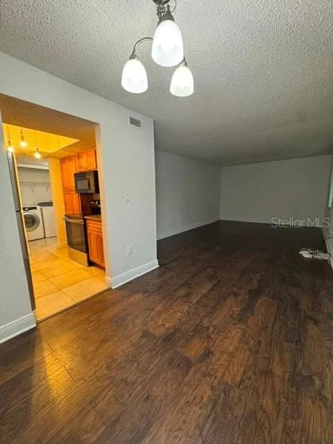 4735 TEXAS, Orlando, FL 32839 3