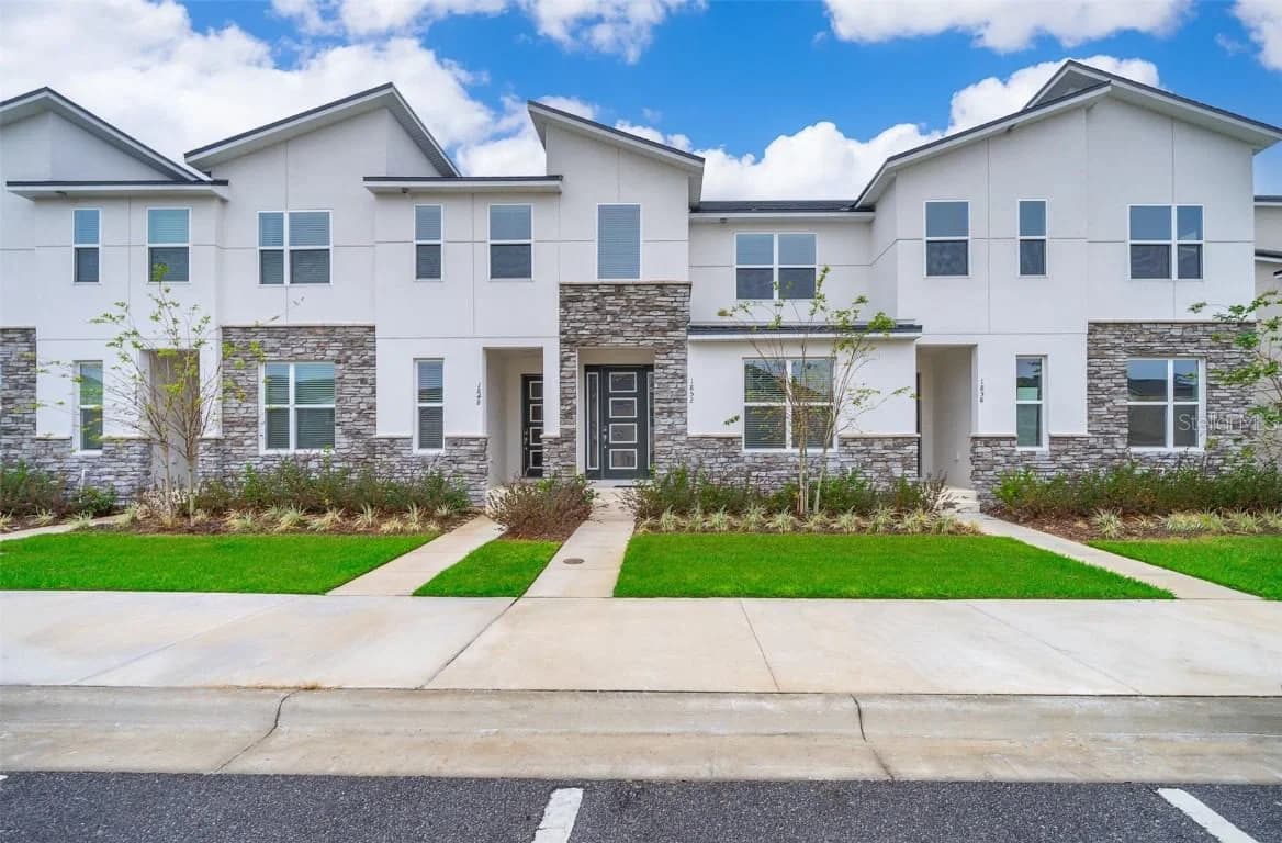 1852 TROPICAL PALMS Circle, Kissimmee, FL 34747