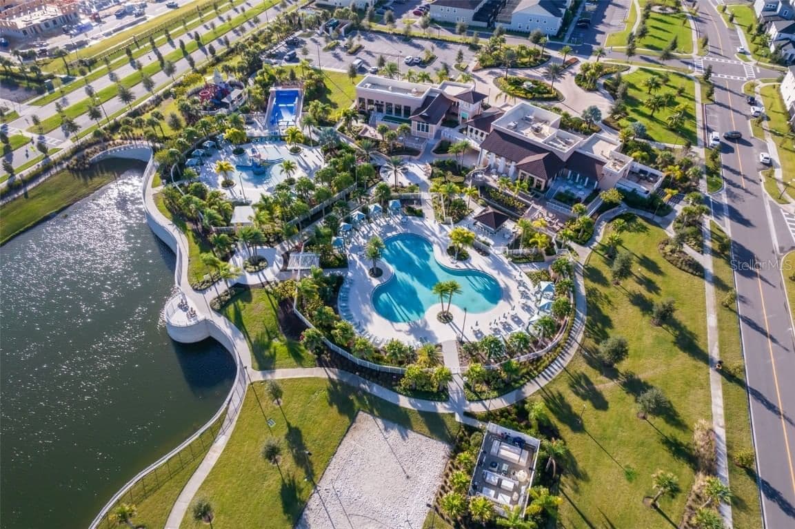 1852 TROPICAL PALMS Circle 4