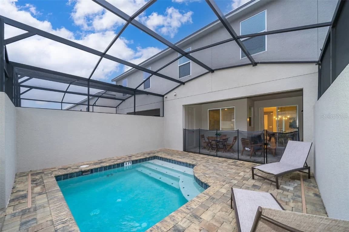 1852 TROPICAL PALMS Circle 5