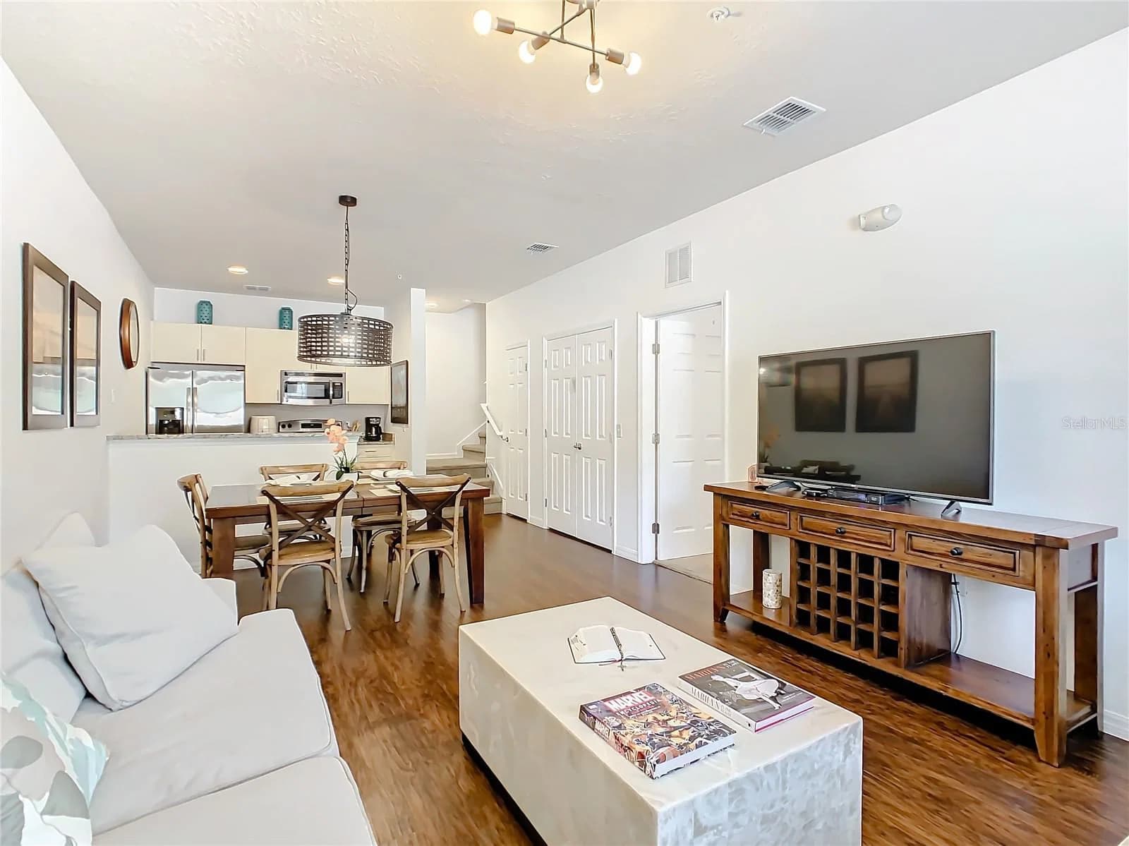 5362 DIPLOMAT CT #103 4