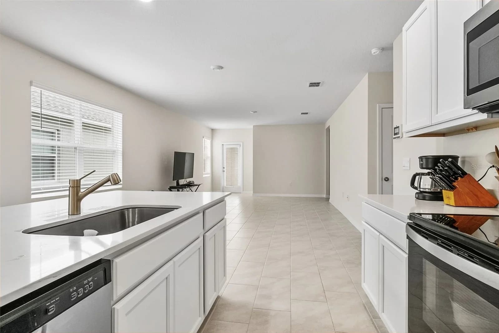 3306 PINE LILY 4