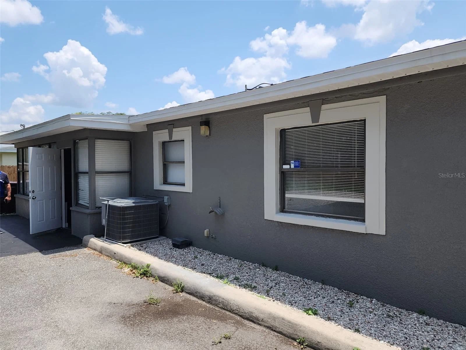 60 SEMORAN Boulevard, Orlando, FL 32807 2