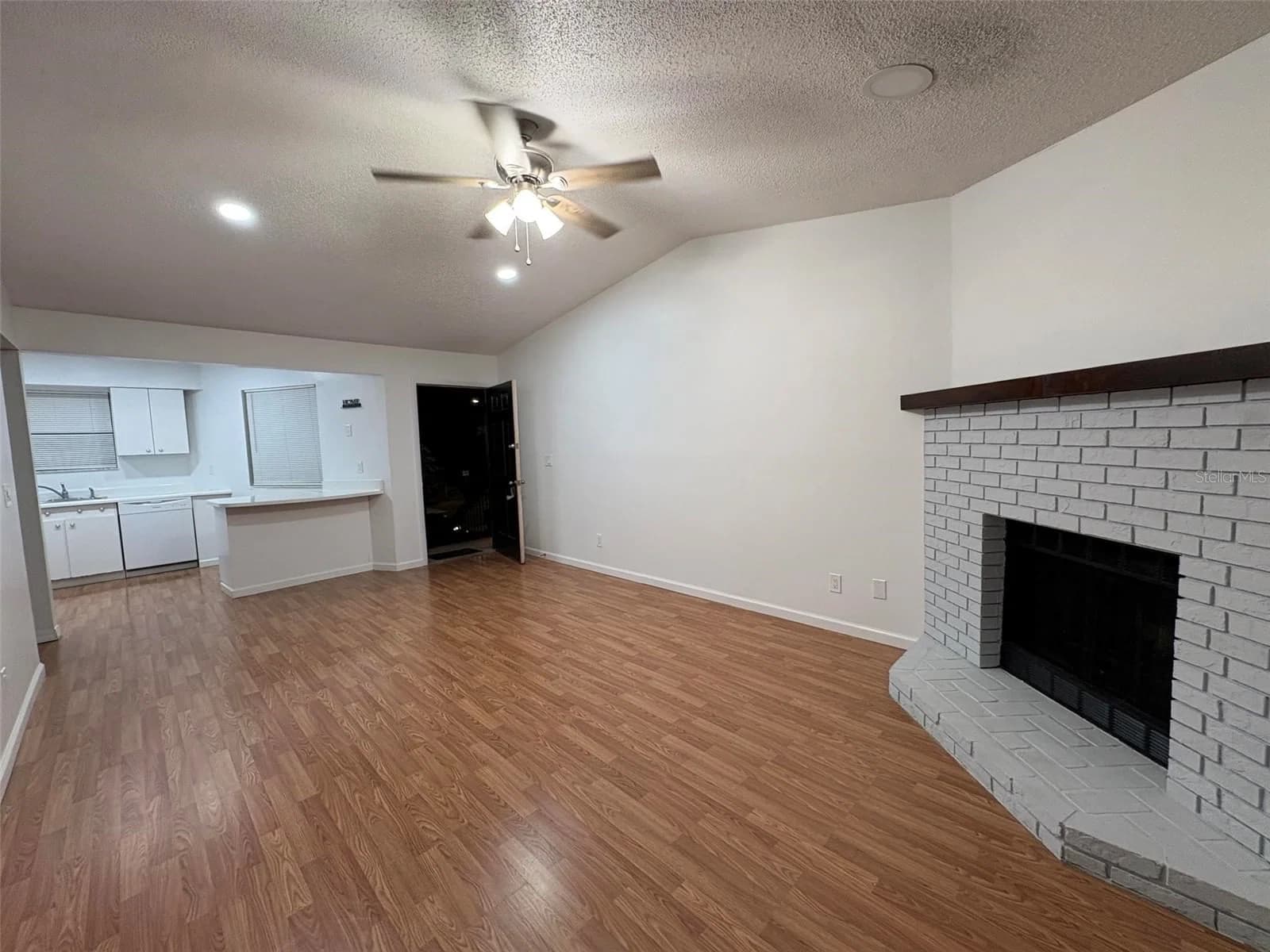 1724 FOXHALL, Kissimmee, FL 34741 3