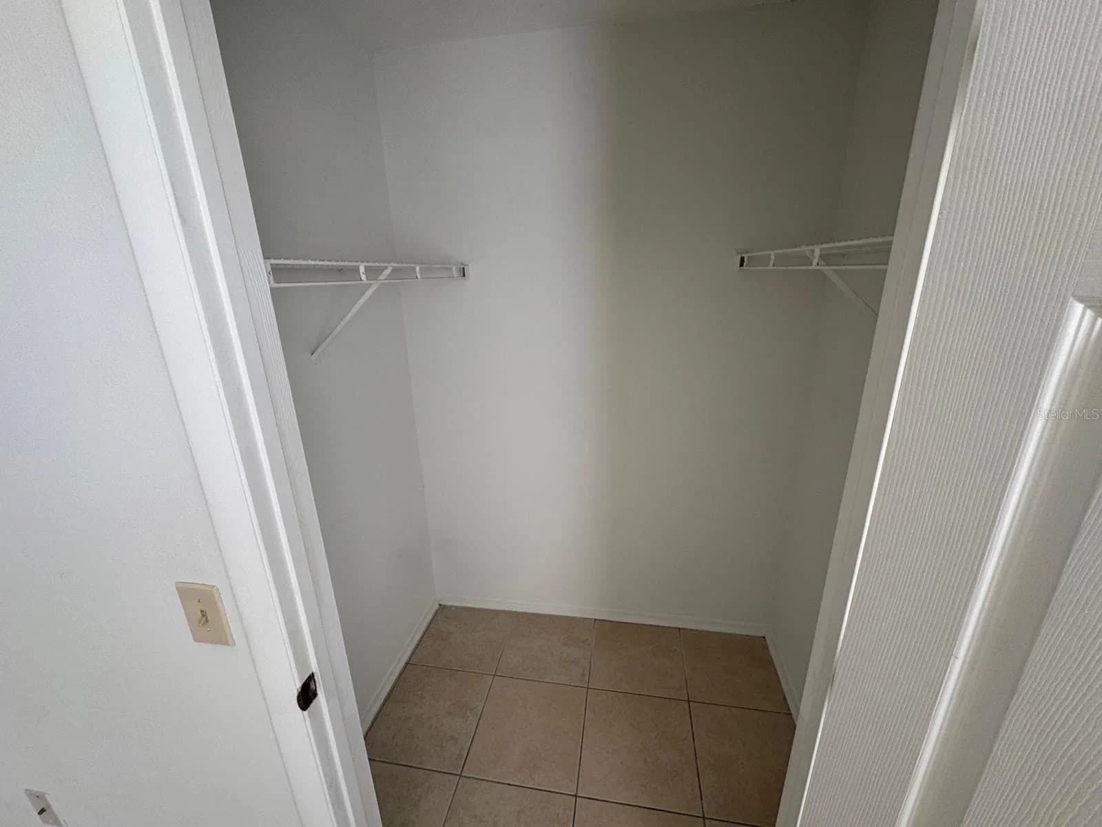1222 BERMUDA LAKES 5