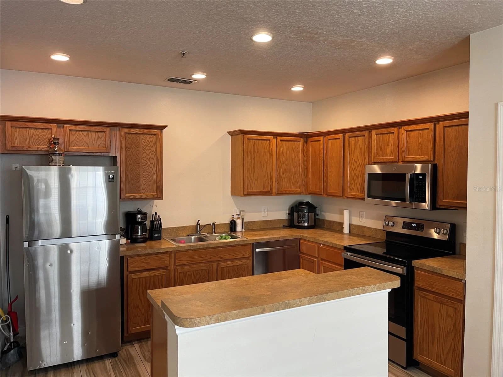2024 CYPRESS BAY, Kissimmee, FL 34743 3