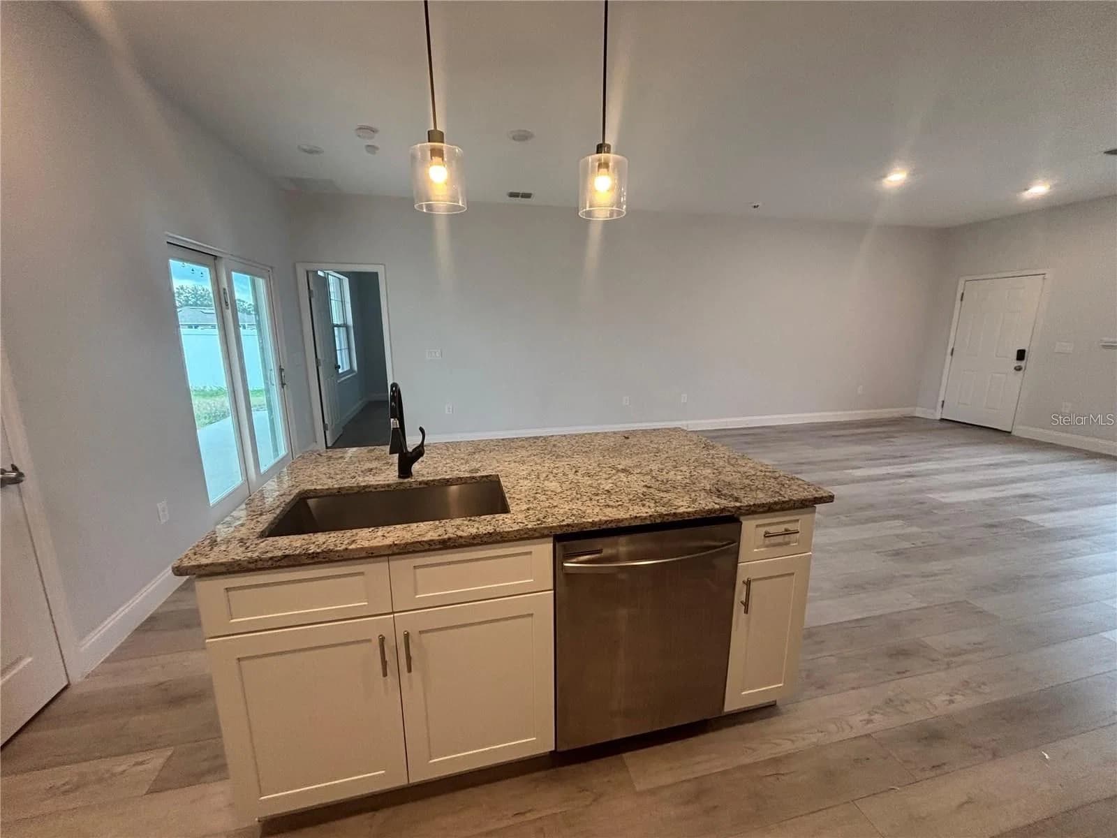 423 CHURCHILL 5
