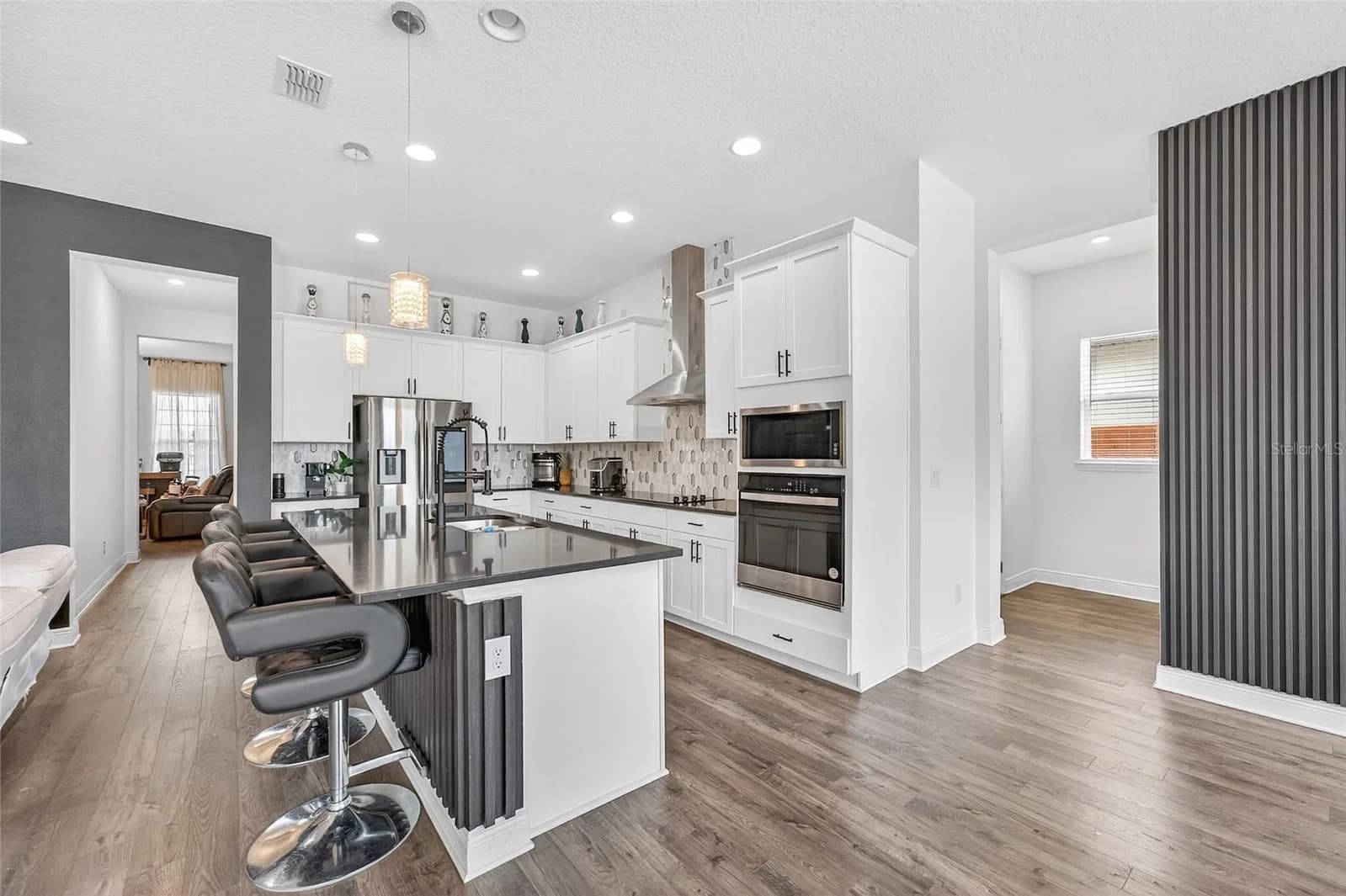 19076 PLANETREE Street 4