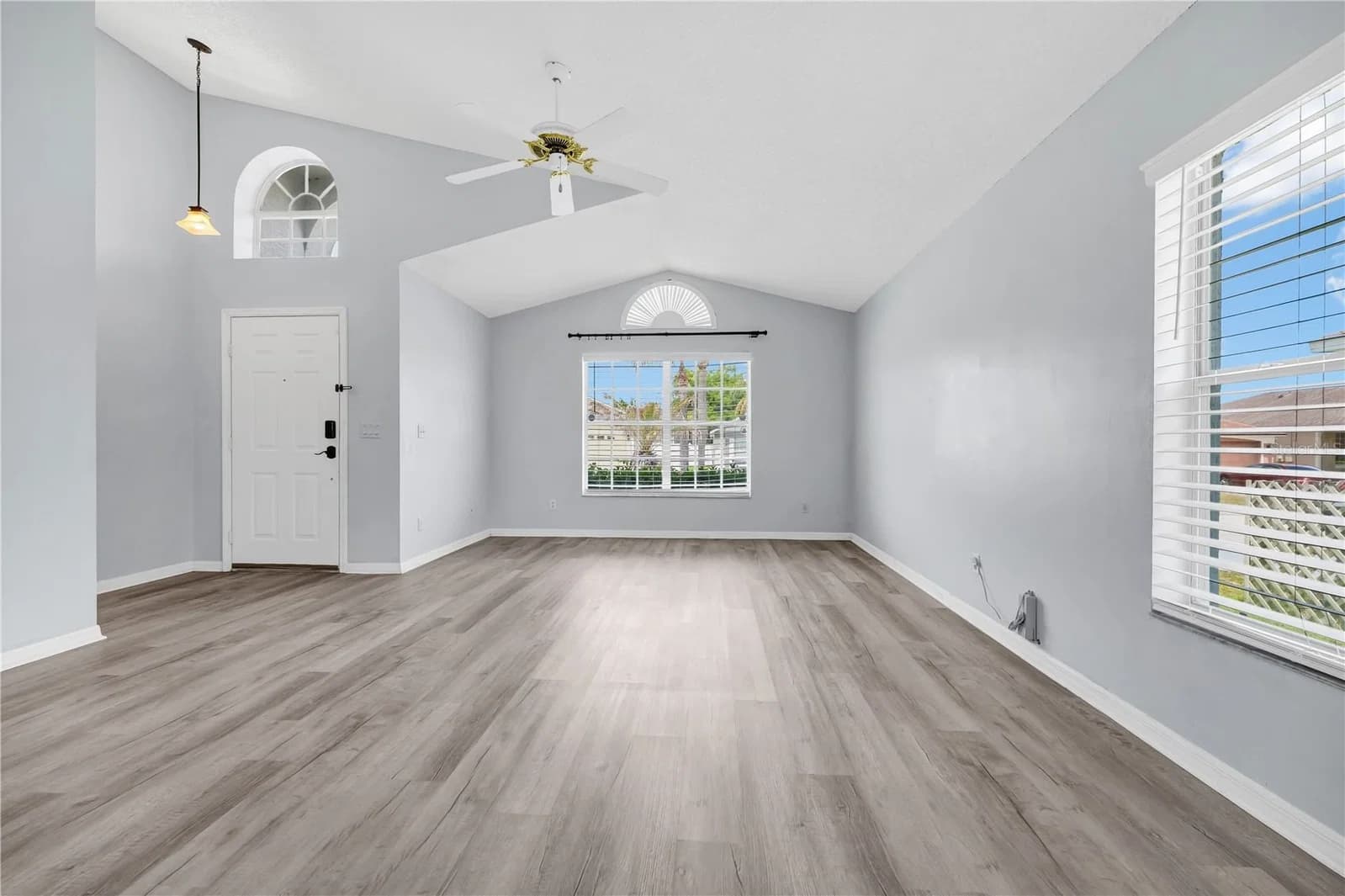 515 LAKE DAVENPORT 4