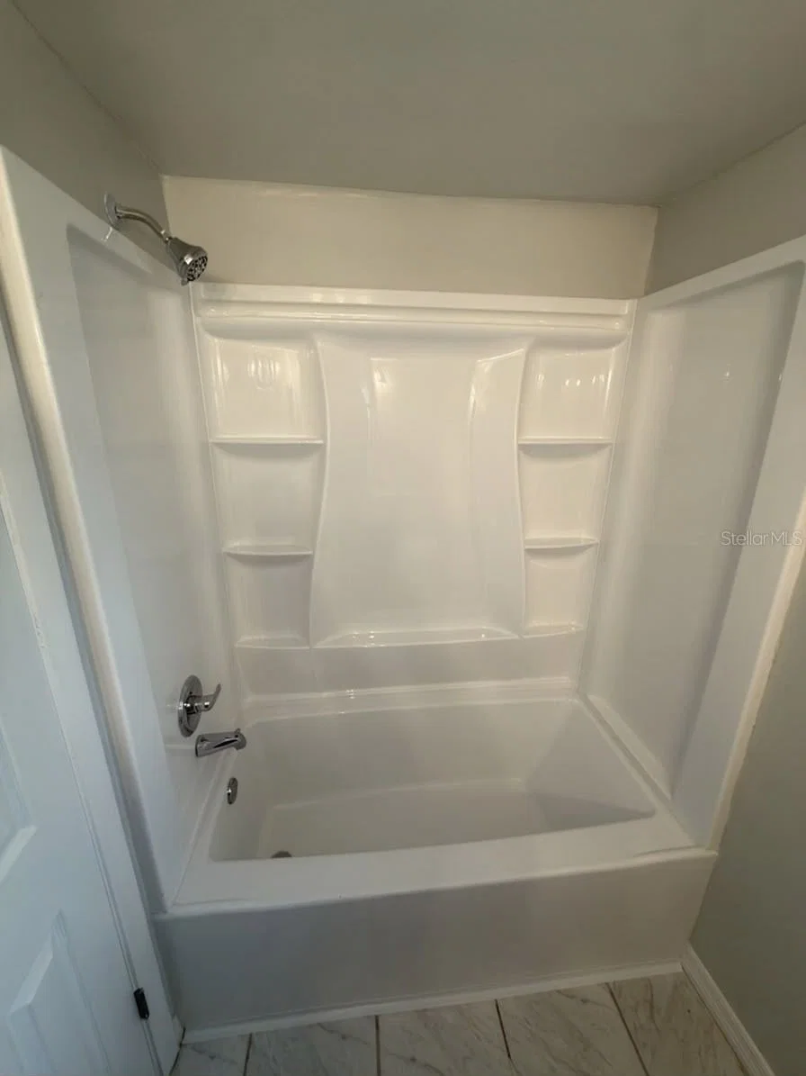 827 SKY LAKE 5