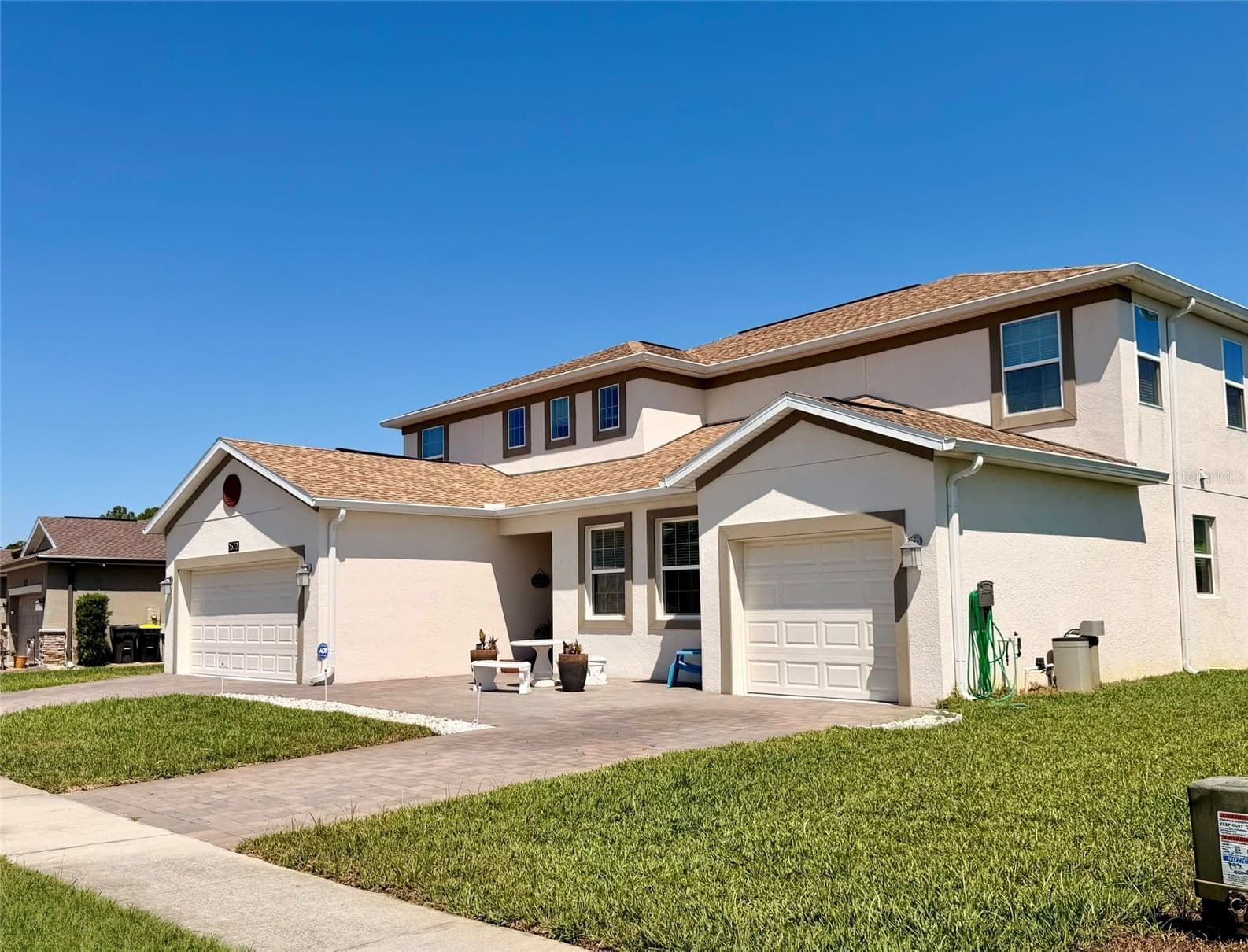 2572 CAMDEN PARK 2