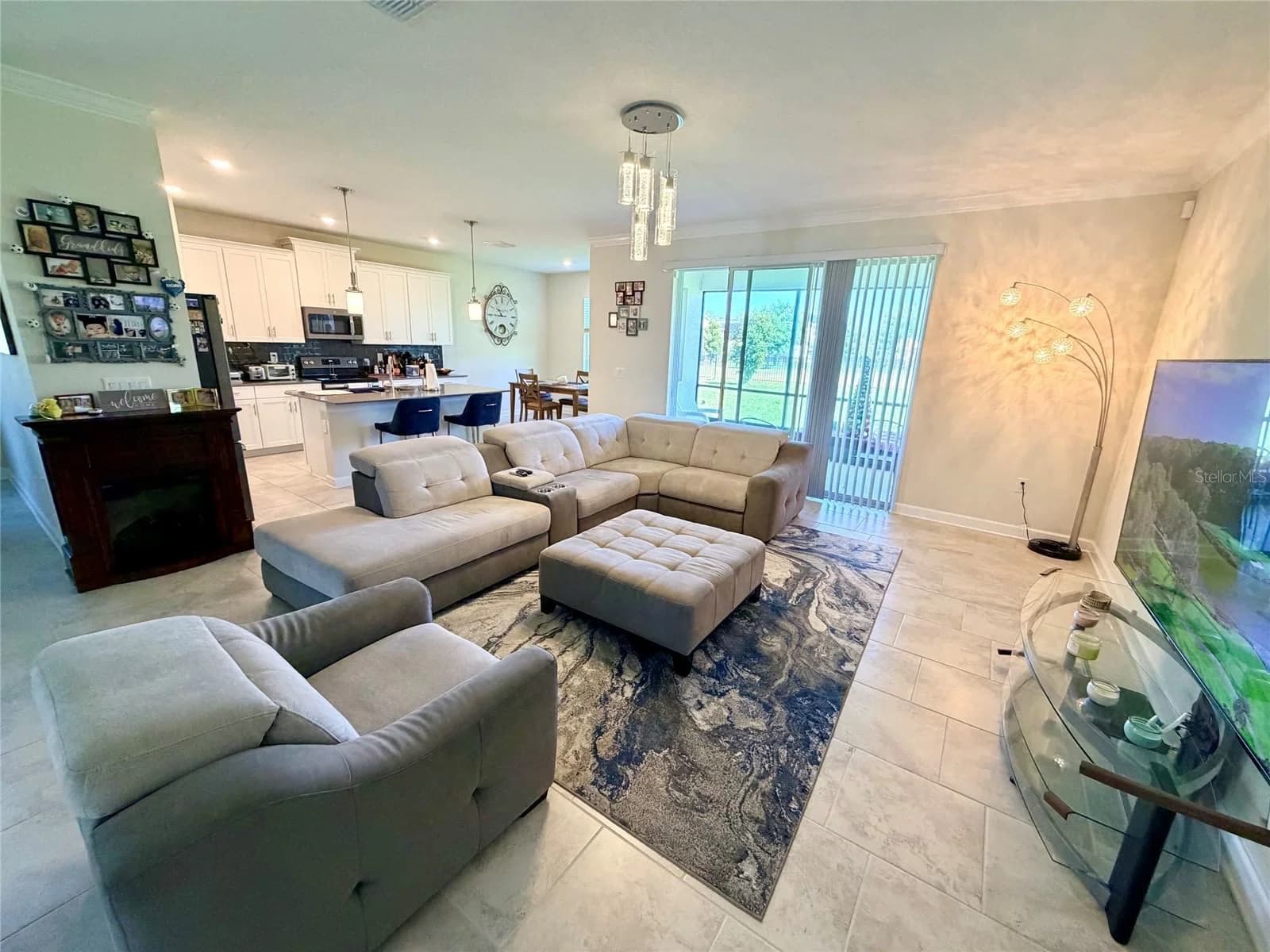 2572 CAMDEN PARK 4