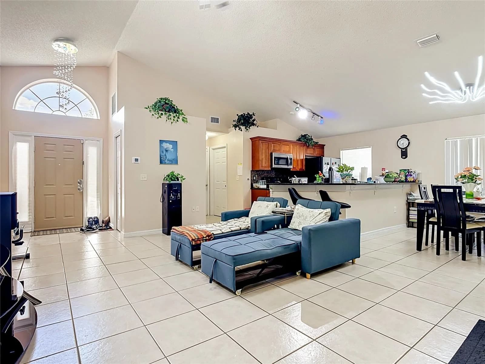 1036 DUDLEY 4