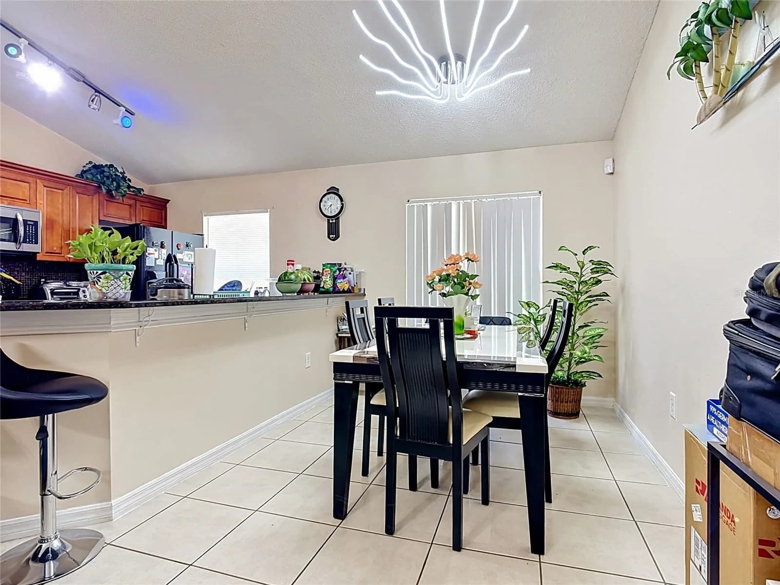 1036 DUDLEY 5