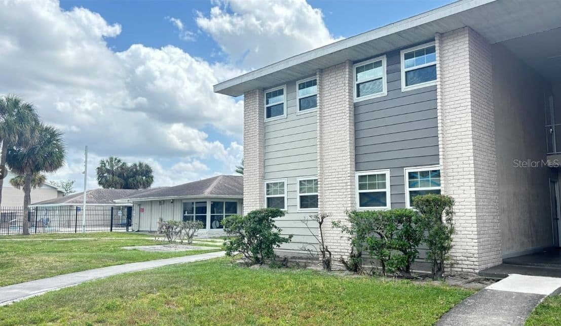 860 SKY LAKE Circle #C412, Orlando, FL 32809 3