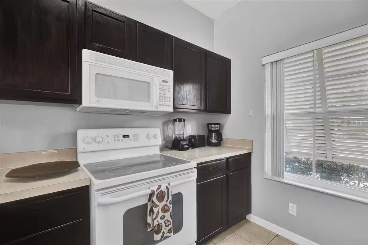 8515 CRYSTAL COVE 4