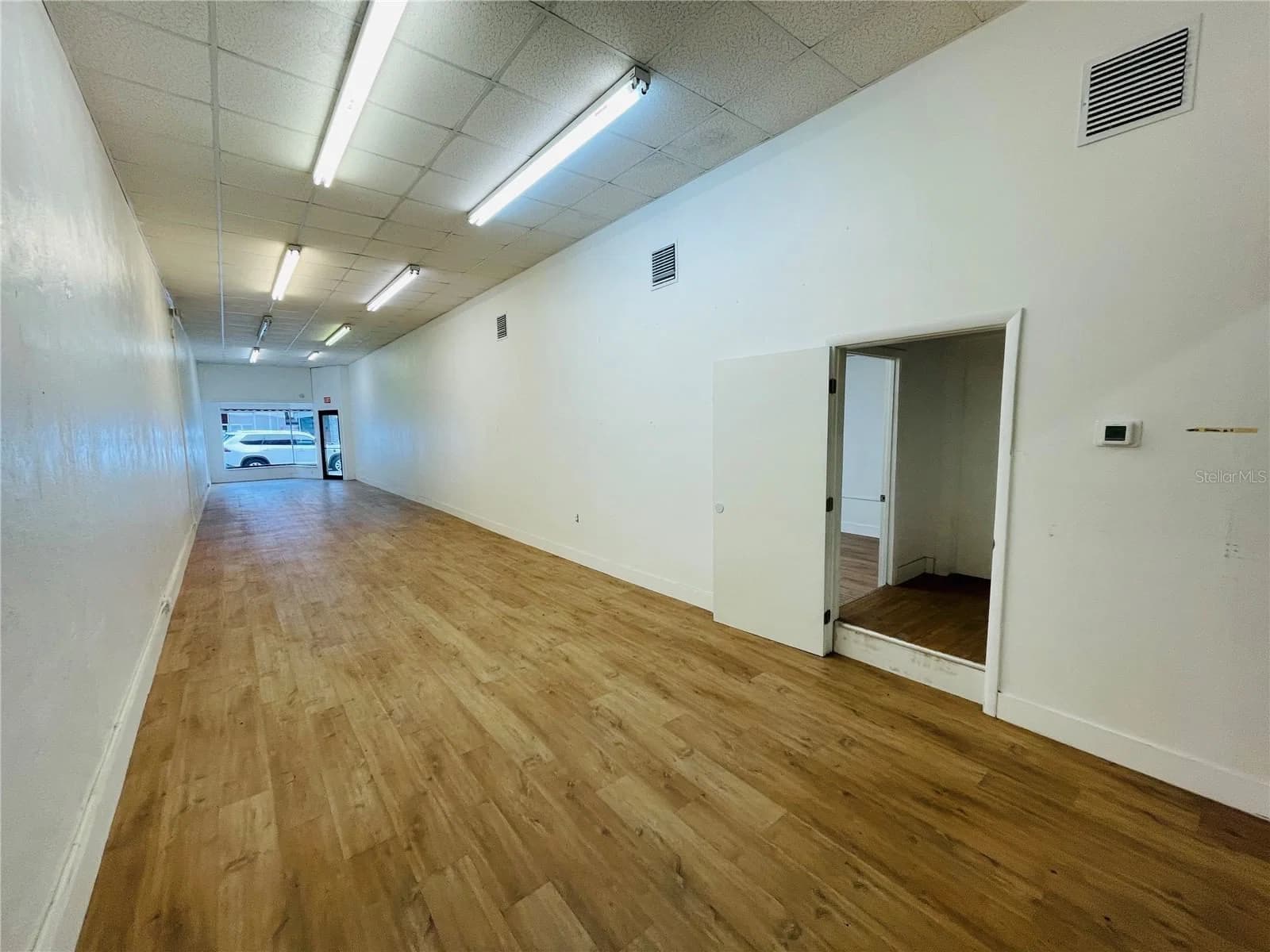 109 BROADWAY 4